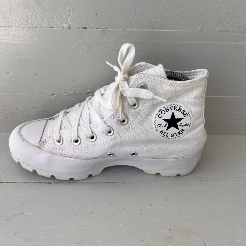 Converse Chuck Taylor All Star Shoes Women's 7.5 White Lugged High Top 565902C